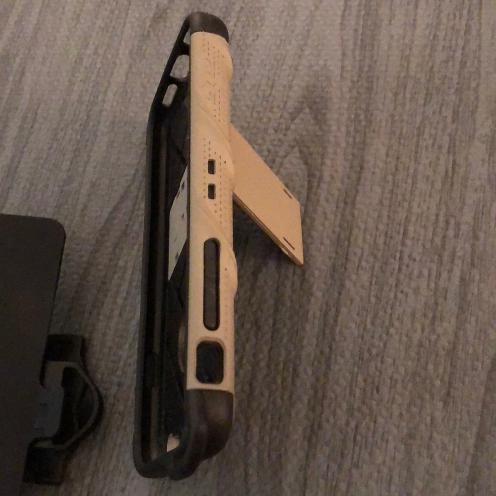 IPHONE CASE - Picture 4 of 5